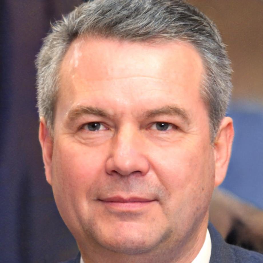 Elisandro Márquez-Vega, Director de Desarrollo Empresarial de falyntoravise